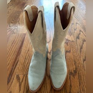 Tecovas women’s boots. 7.5 size. Blue and white suede
